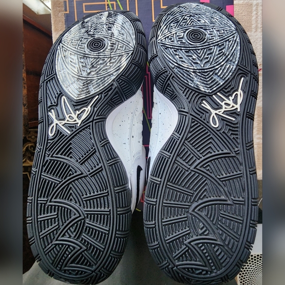 Nike Kyrie 6 'Oreo' 2020', Size 9.5, Color White/Blk-Pure Platinum - Picture 6 of 10